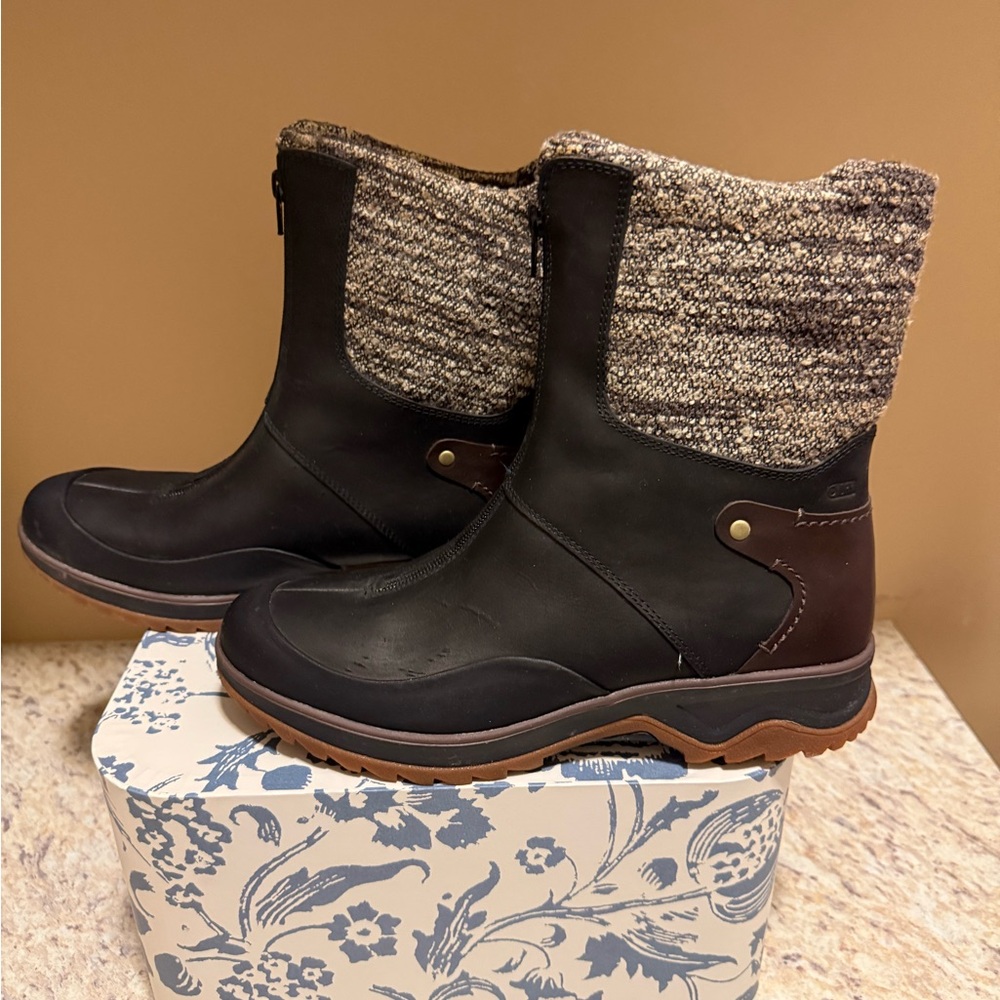 Merrell Warm Brown Winter Boots - Picture 5 of 10
